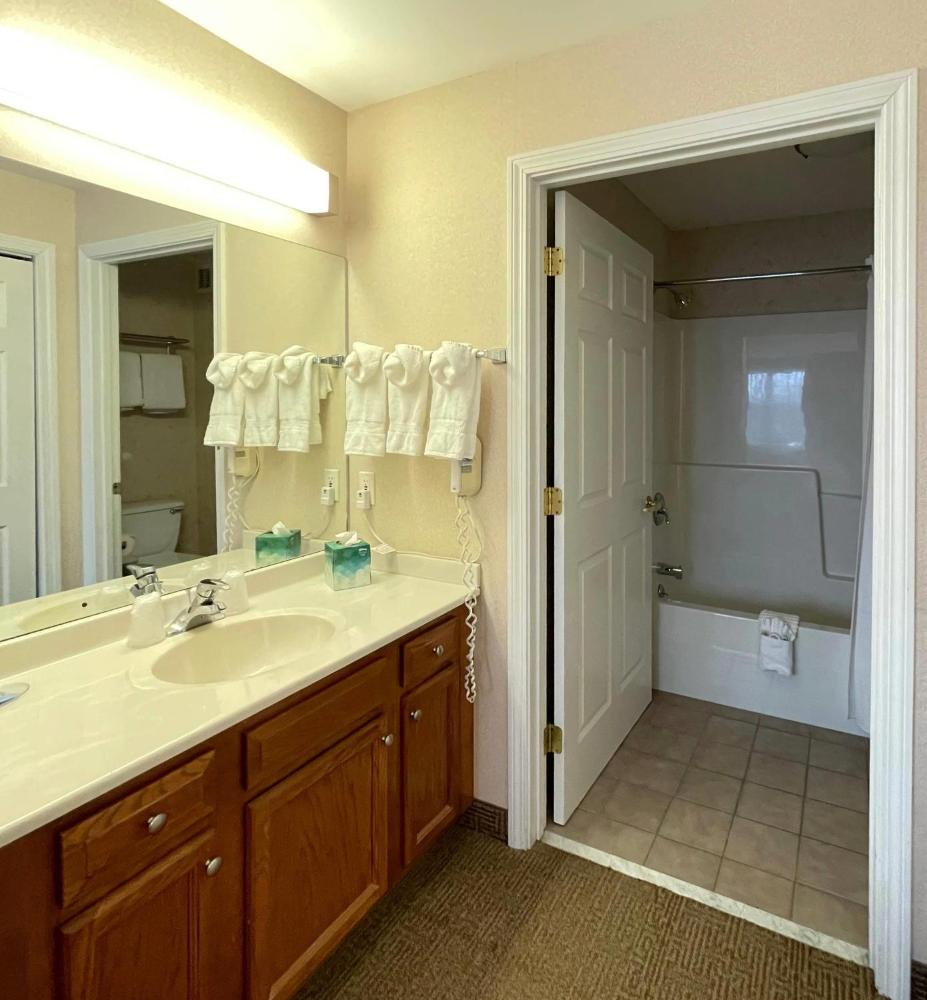 Deluxe Jacuzzi Suite interior